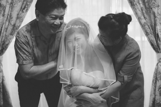 Parents interacting with the bride before wedding photography photoshoot event photographers