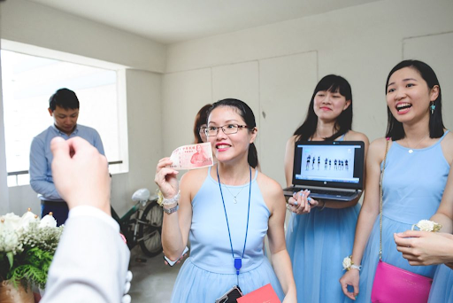 Bride hosting games for the groom and groomsmen entertaining event wedding photography photograph