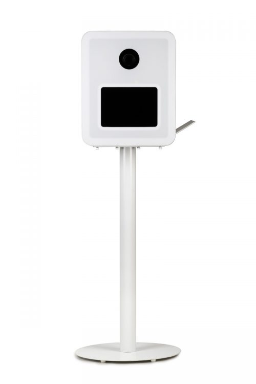 aura-photobooth-full Front view of Aura photo booth